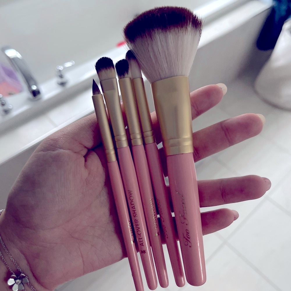 Too faced brush set